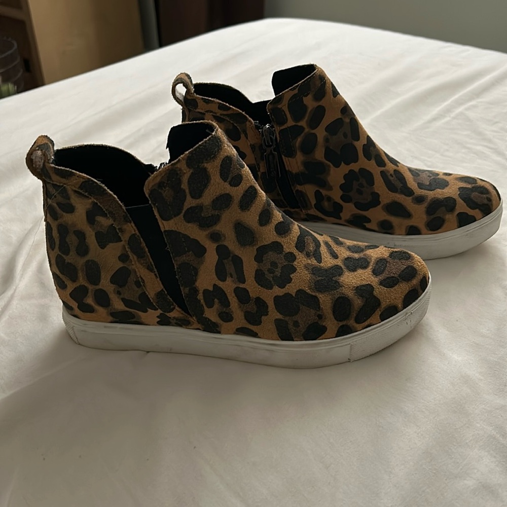 Blondo Georgette waterproof hidden wedge sneaker in leopard - Size 6
